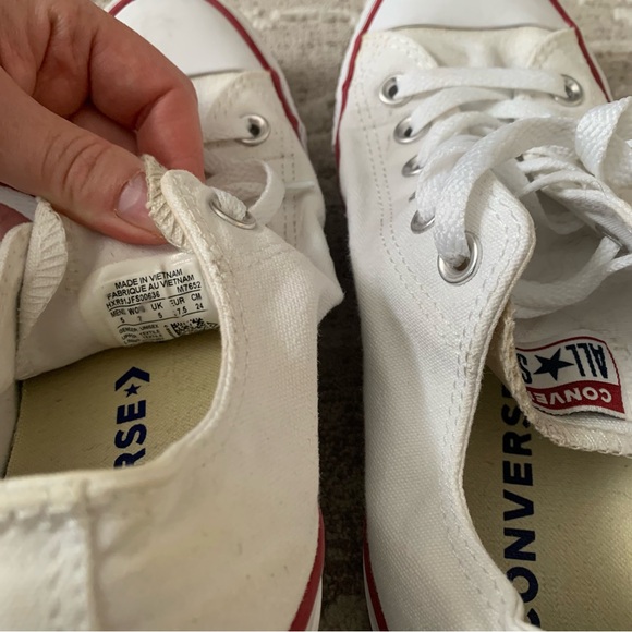 Converse Women's Low Top White Classic Sneakers Size 7 - Picture 5 of 9